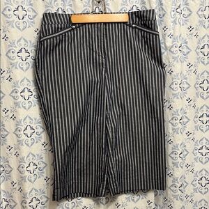 Jones New York Black and White Striped Capris
